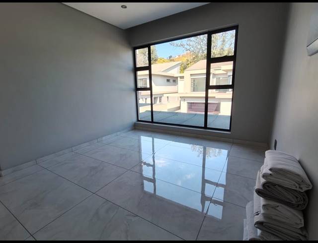 4 BEDROOM CLUSTER FOR SALE IN HOUGHTON ESTATE